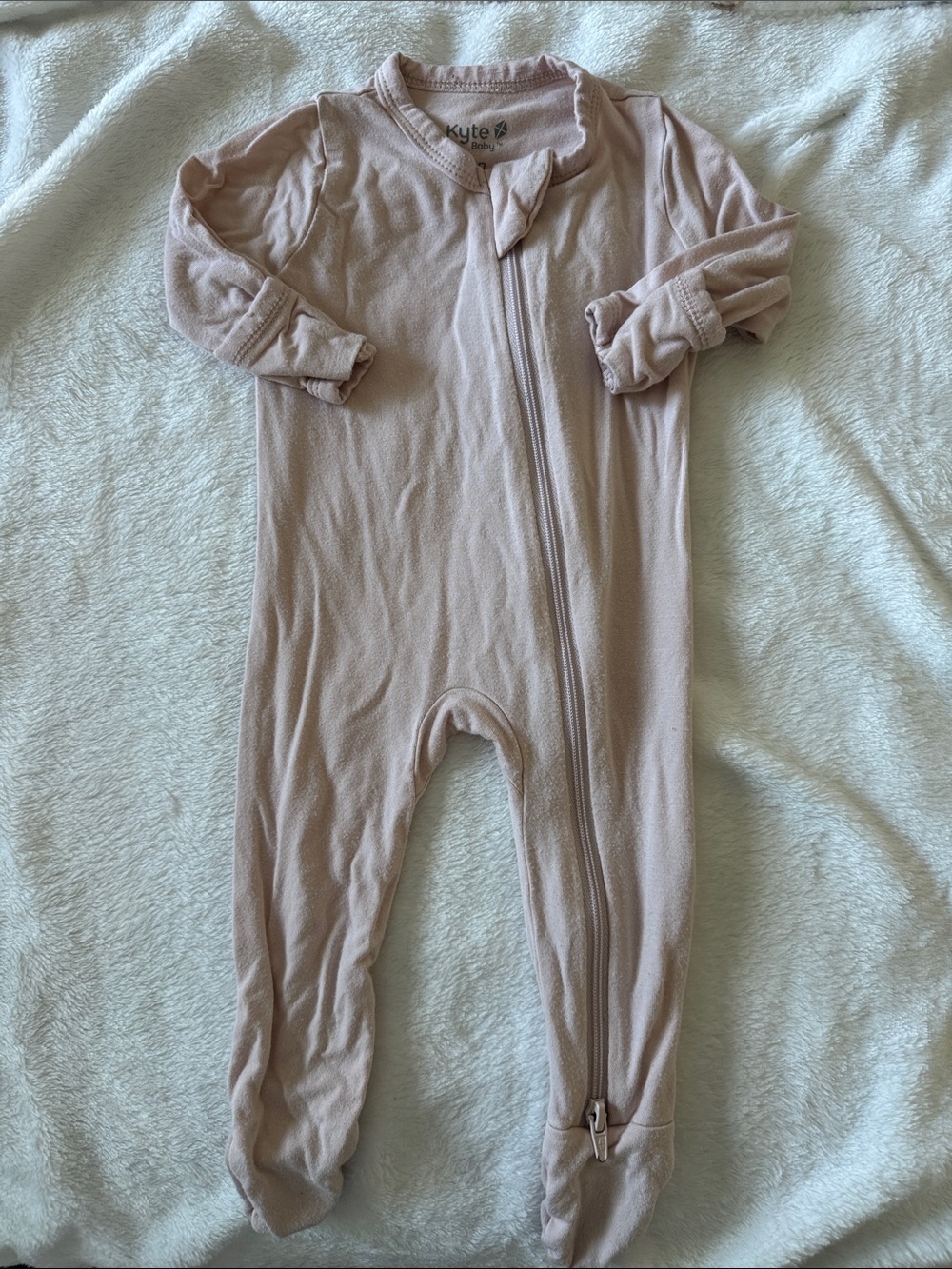 Kyte BABY NEWBORN Light Blush Pink Footed Zipper One-Piece Bamboo blend